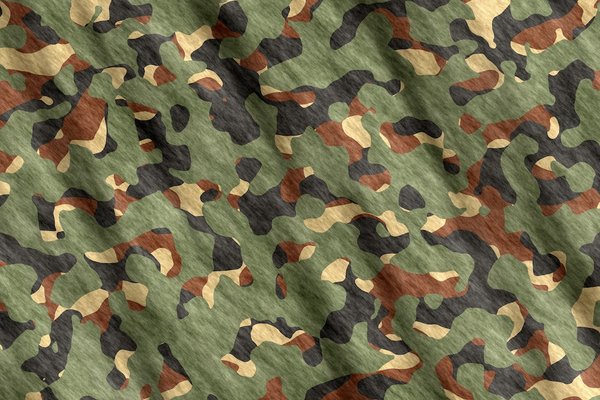 Quelles sont les techniques de coiffure pour dissimuler efficacement les premiers cheveux blancs?